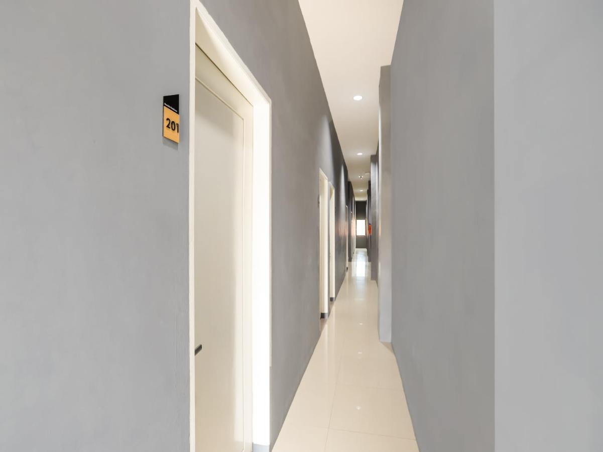 Oyo 3492 Mandala Residence Medan Exterior foto