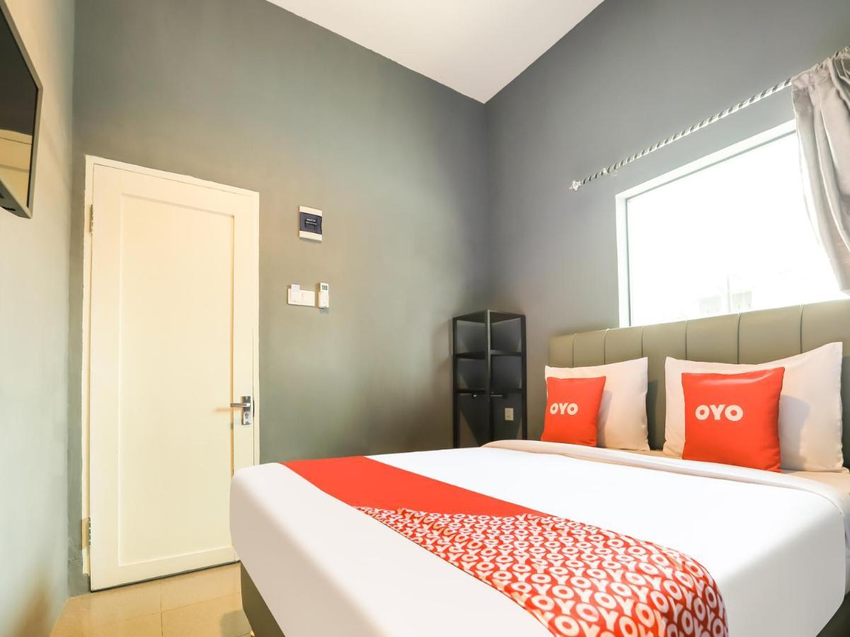 Oyo 3492 Mandala Residence Medan Exterior foto